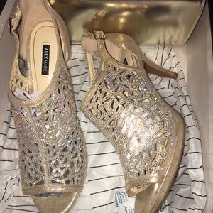 Gold Bundle of Formal Accessories. Shoes & Bag